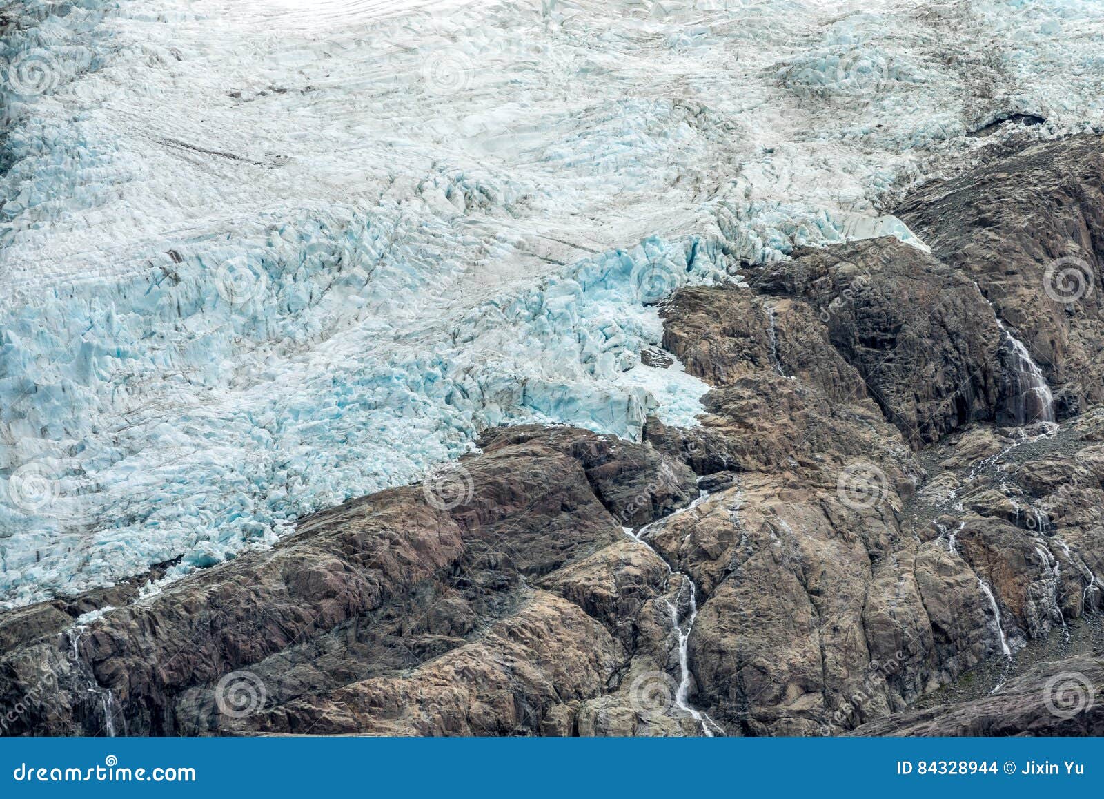 the glaciers around the desert lake & x28;lago del desierto& x29;