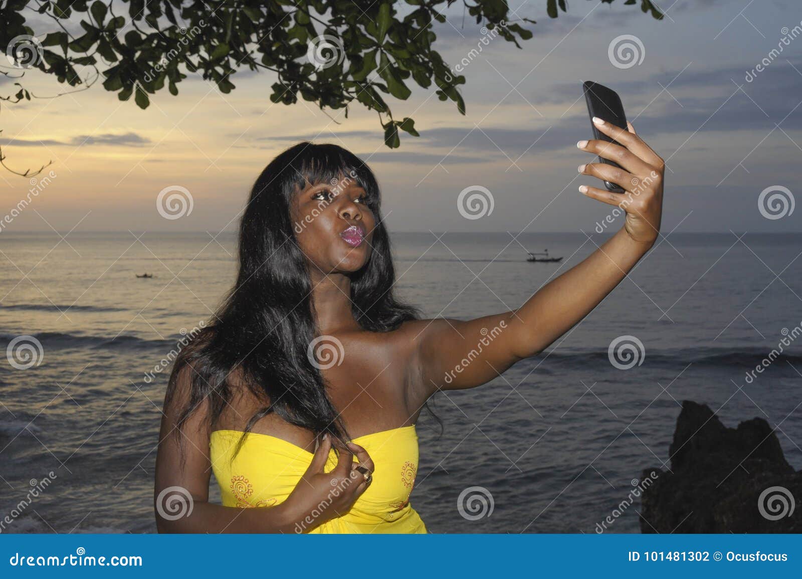 american ebony selfie