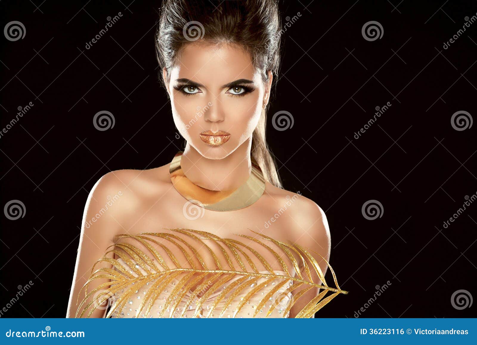 glamour fashion girl model portrait with luxury golden jewelry.