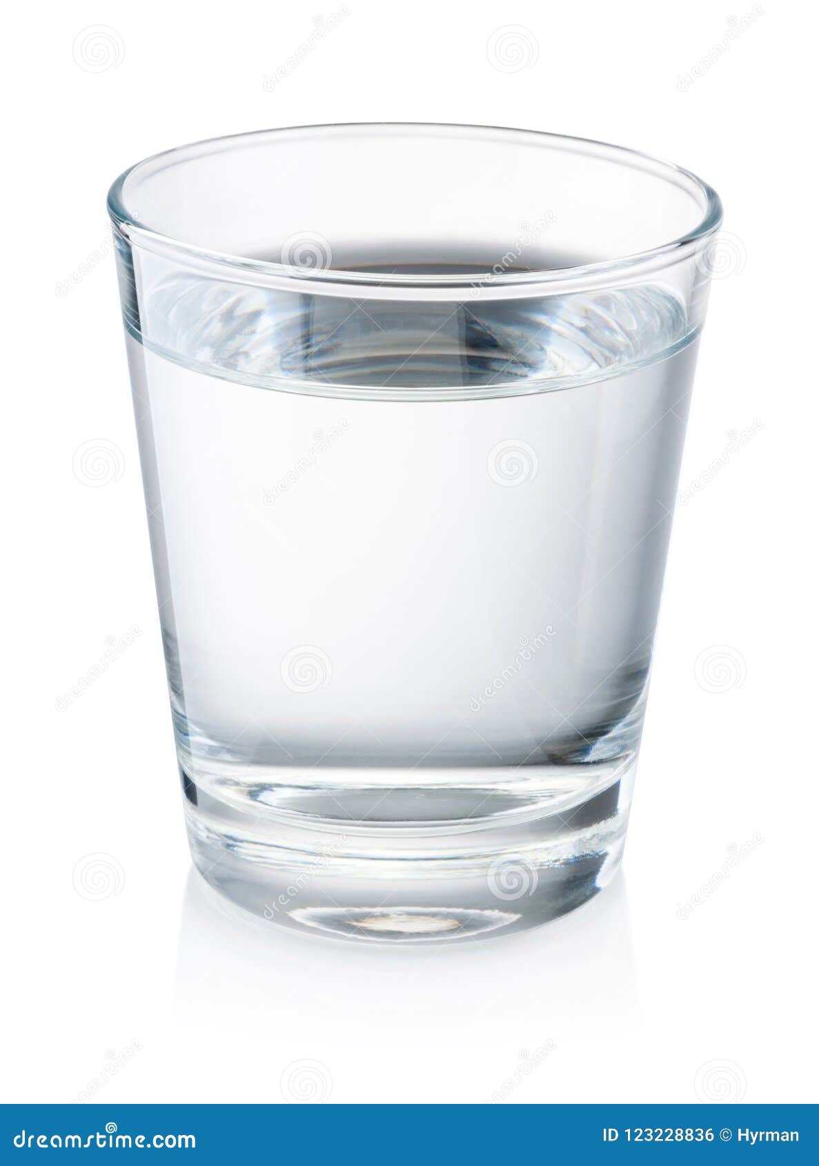 Pedagogie Beschaven Aanhoudend Glas Water Op Witte Achtergrond Stock Foto - Image of achtergrond, koude:  123228836