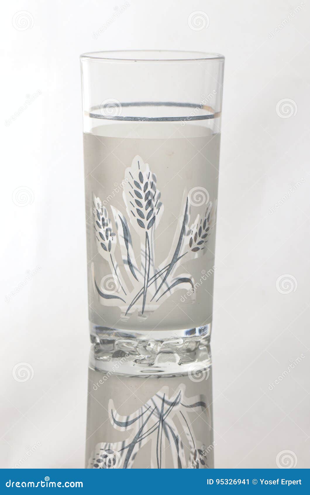Glass beaker stock image. Image of beaker, reflection 95326941