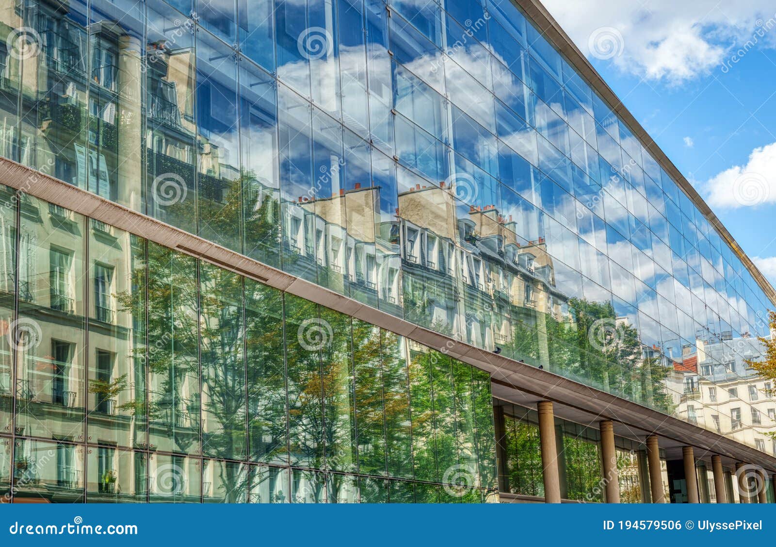 Shop rue saint honore paris hi-res stock photography and images - Alamy