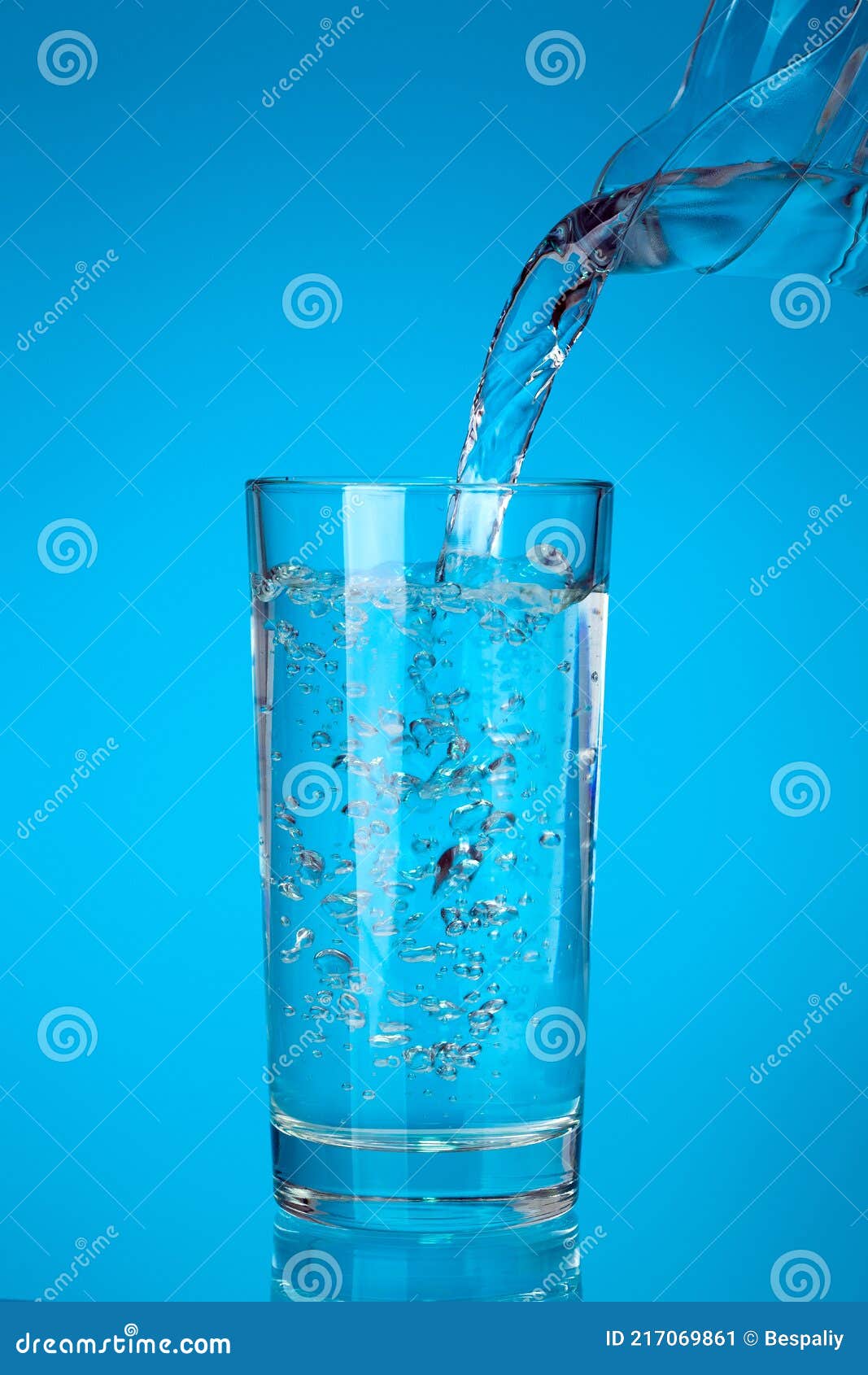 How many glasses of water can fill the jug?