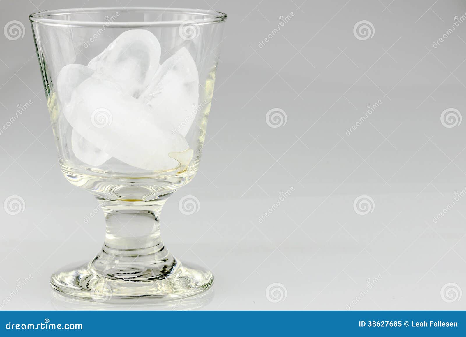 glass of icecubes