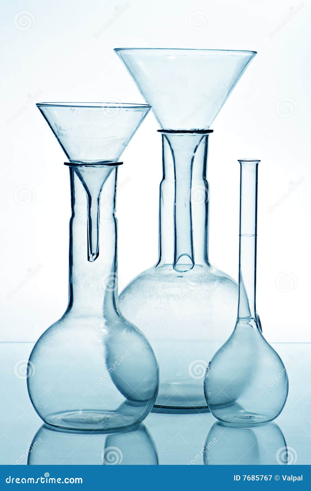 https://thumbs.dreamstime.com/z/glass-laboratory-equipment-7685767.jpg