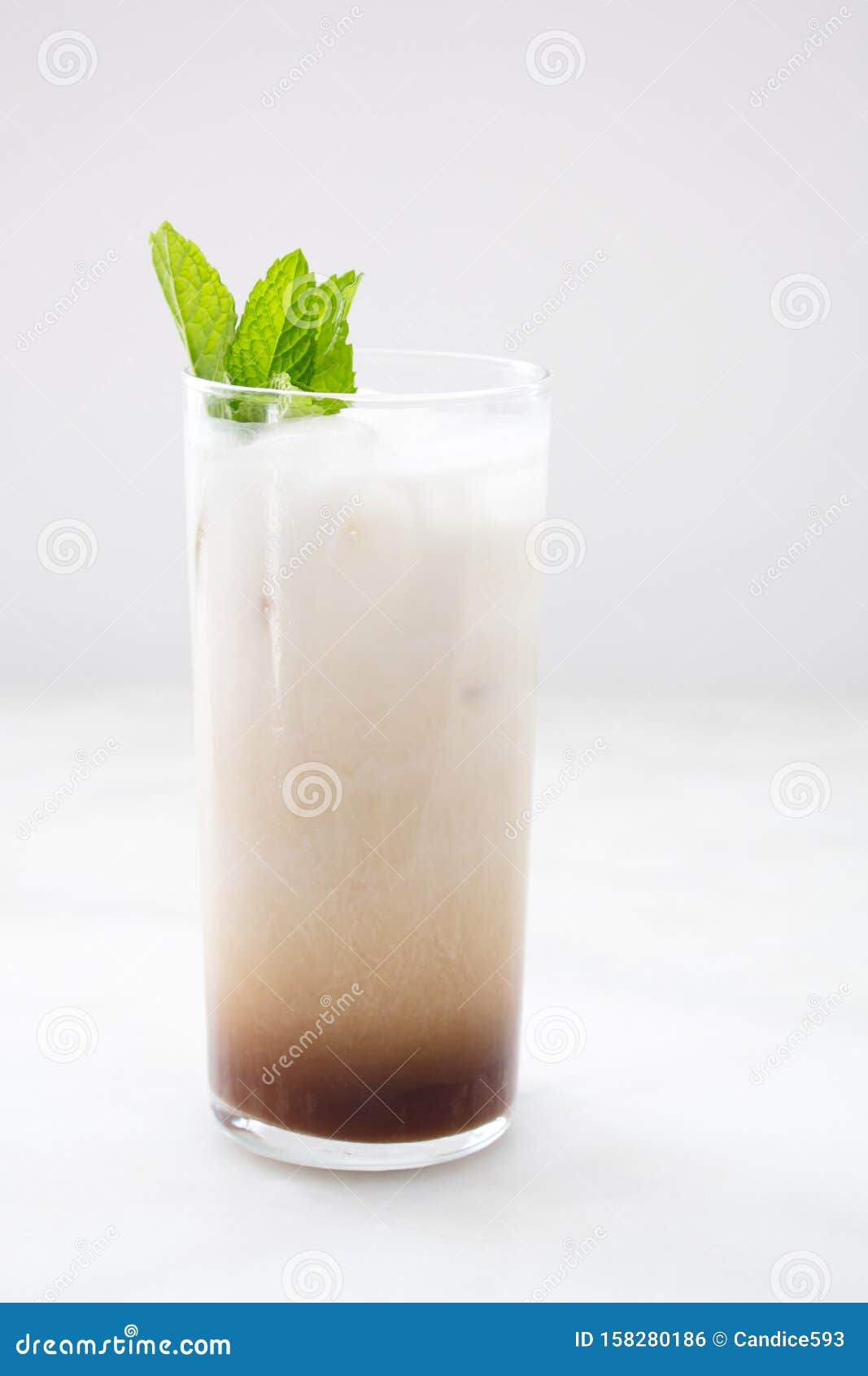 Glass of Thai Ice Tea with Garnish Photo stock Image du marbre, doux