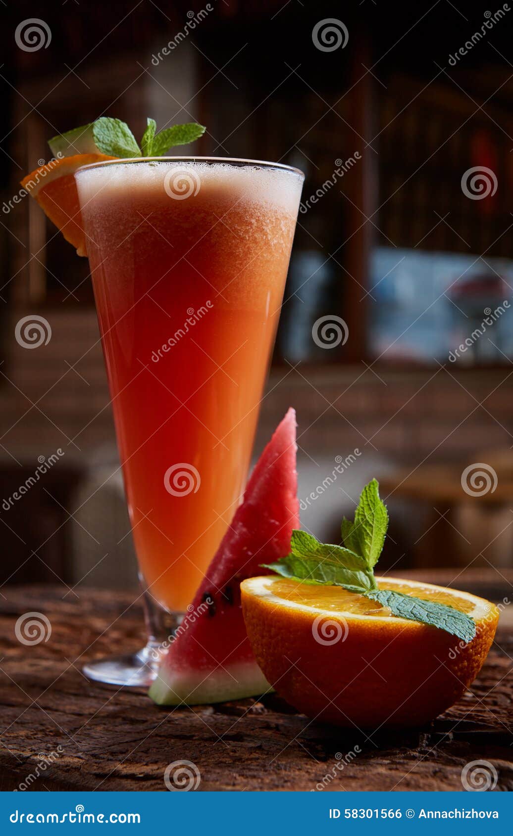 Glass Vattenmelon Och Apelsinsmoothie Arkivfoto Bild av flytande, saftigt 58301566
