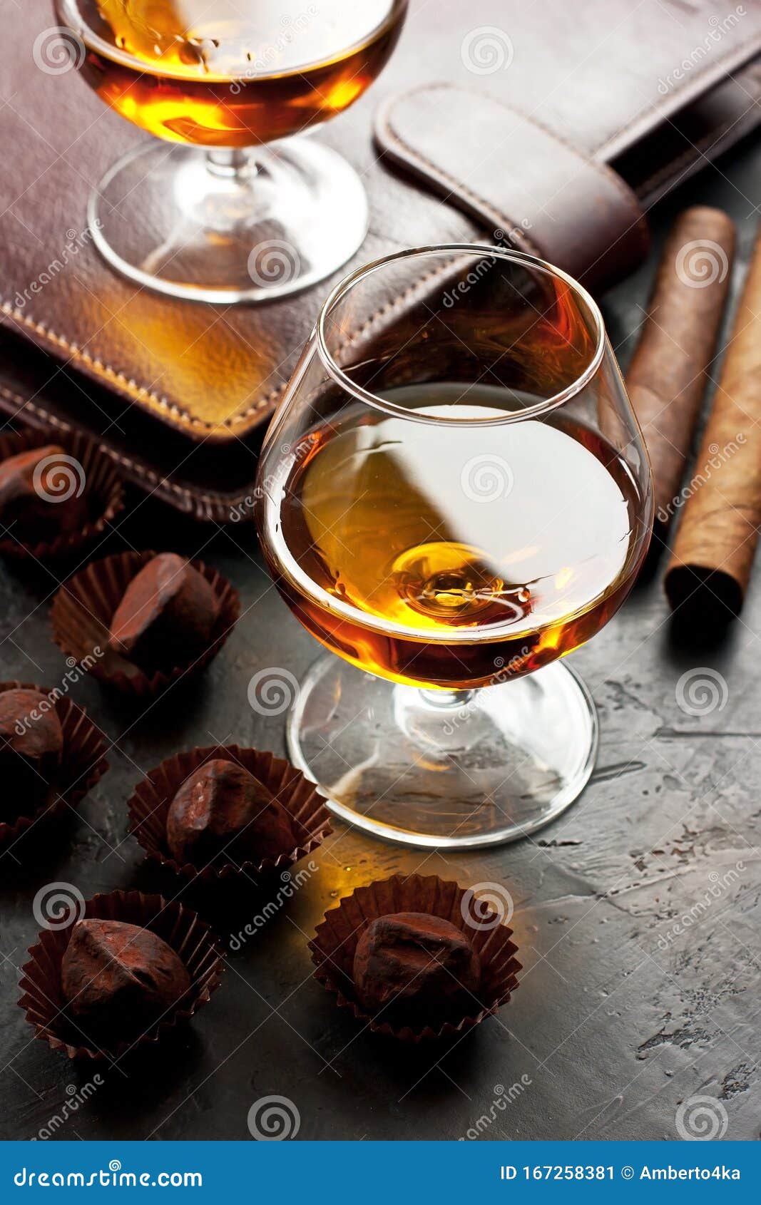 Glass of Whiskey, Chocolate Truffles and Cigar on Dark Table 库存图片 图片