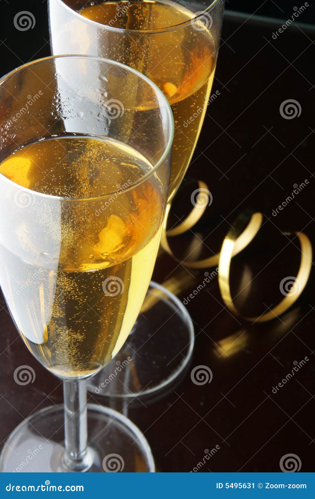 glasses of champagne and gold streamer