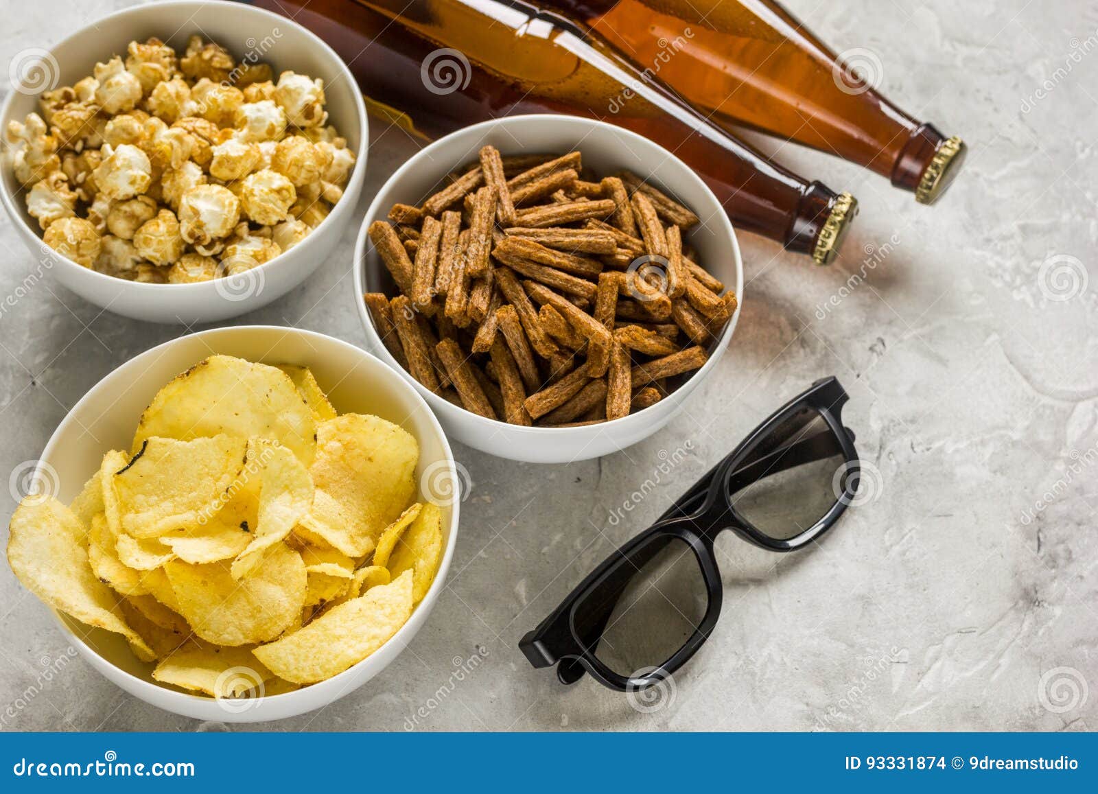 Verrassend Glasses, Snacks, Beer For Whatchig Film On Stone Background Stock XJ-09