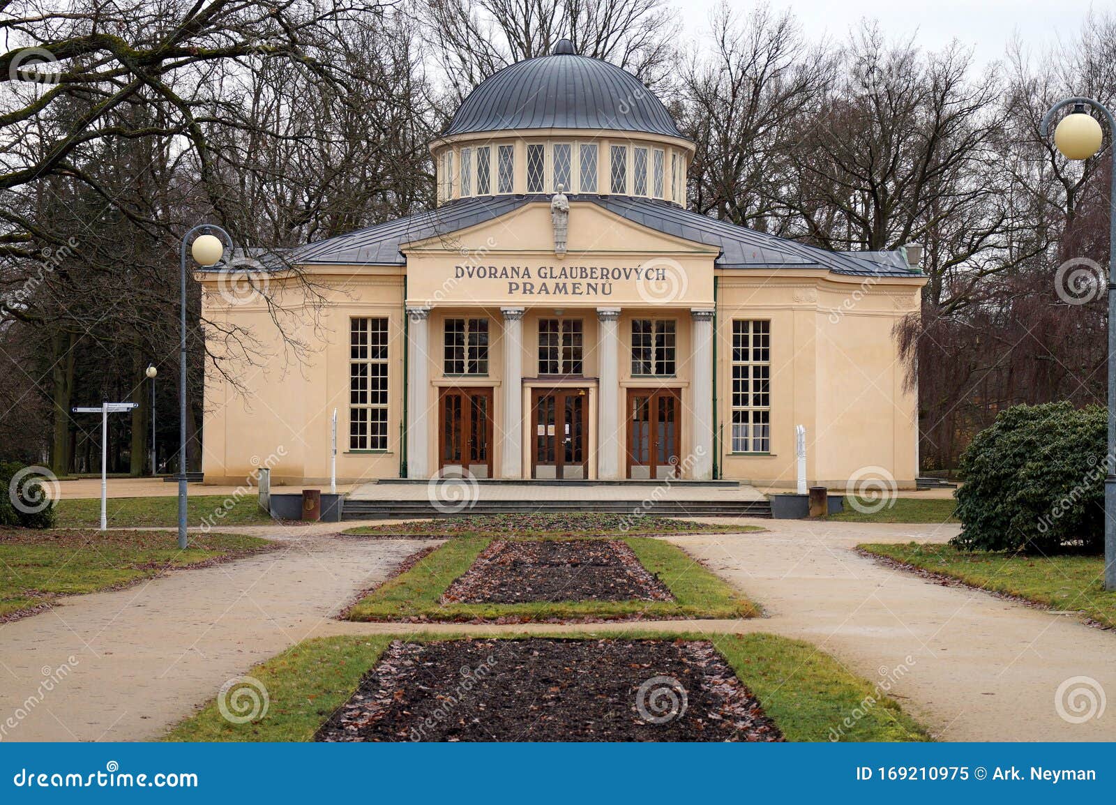 glauber springs mineral water pavilion, frantiskovy lazne, czechia