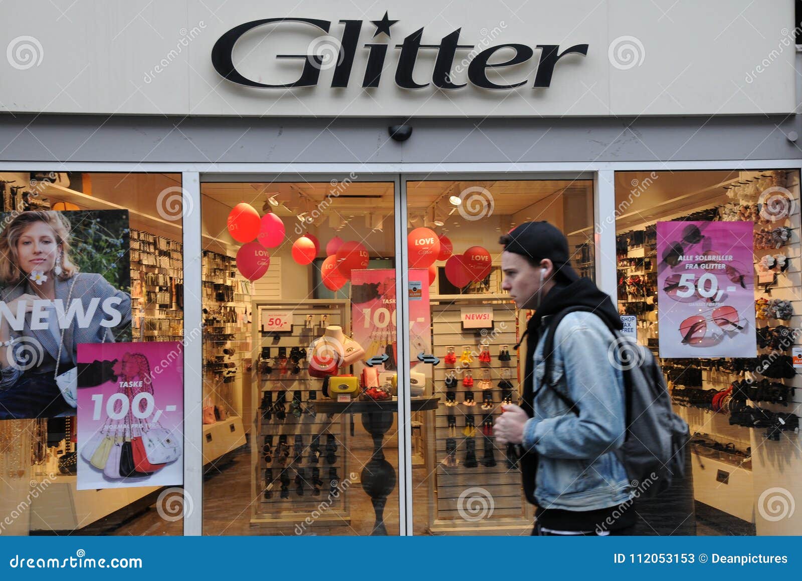 God Duplicaat Zogenaamd GLITTER STORE editorial stock photo. Image of store - 112053153