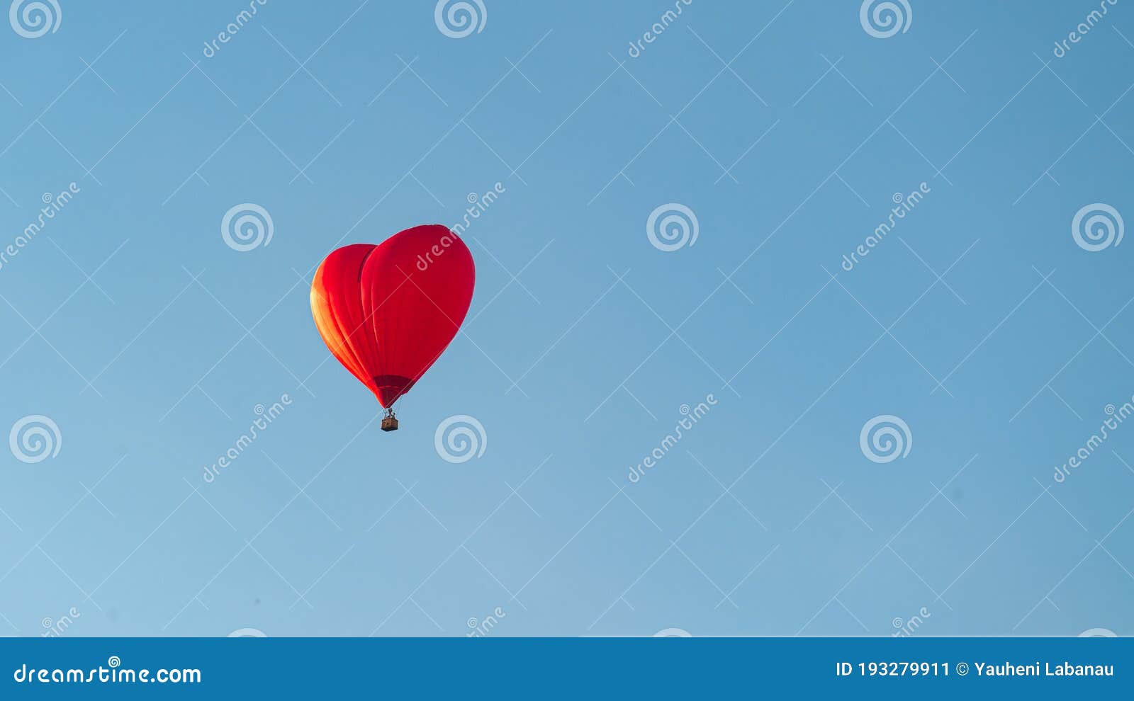 Globos Corazones Rojos Stock Photos and Pictures - 200,420 Images