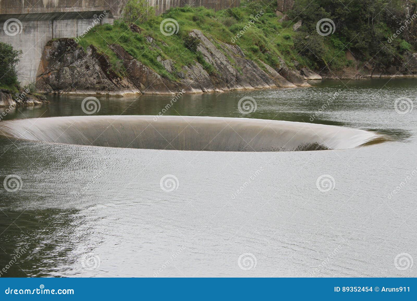 Hookup a girl your friend has slept with Resevoir glory hole