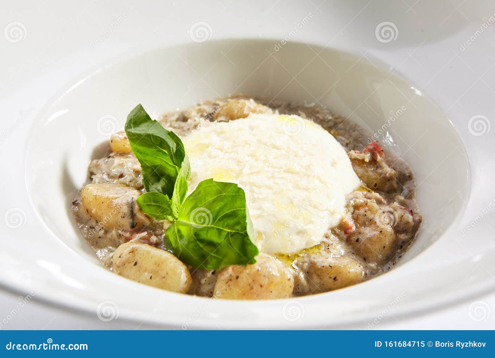 gnocchi in mushroom sauce with cheese espuma