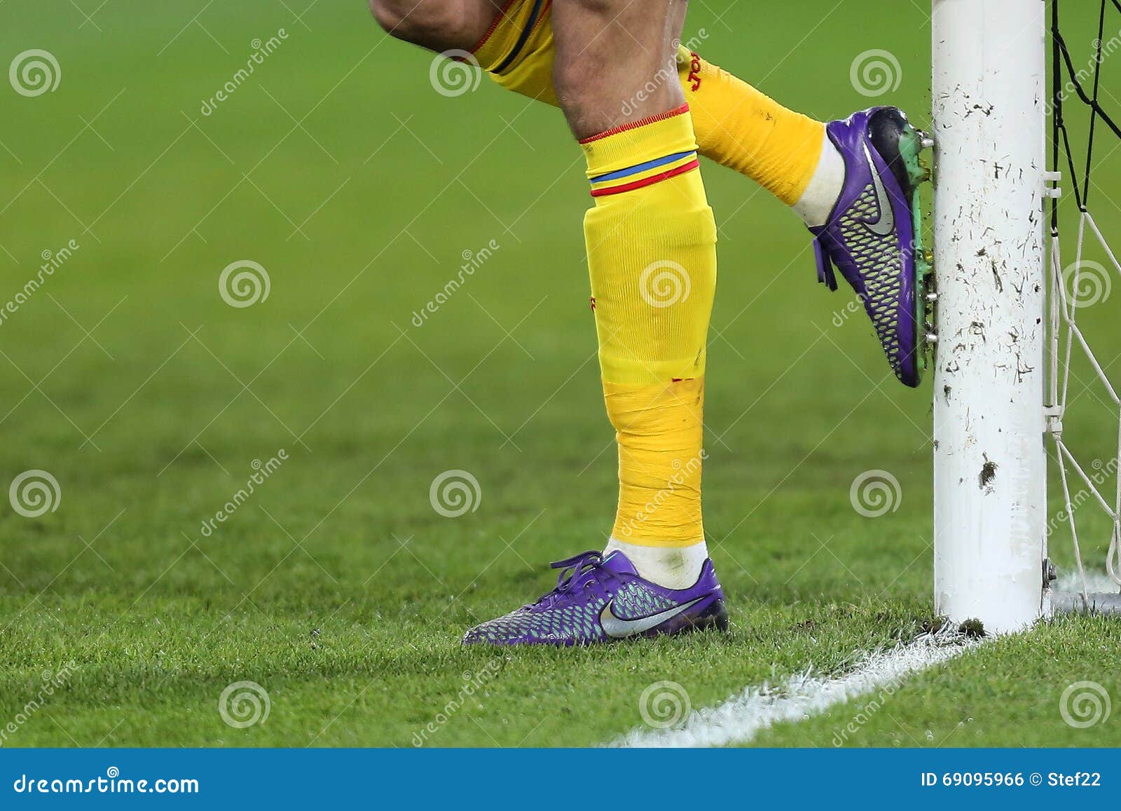 goalkeeper football boots