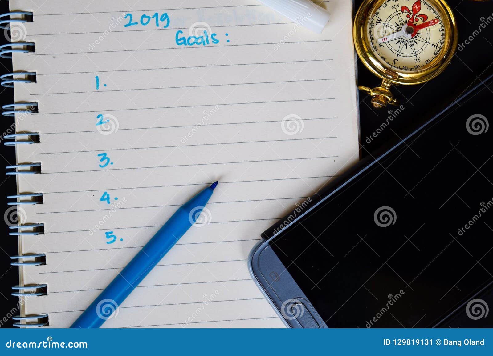 2019 goals text on notebook