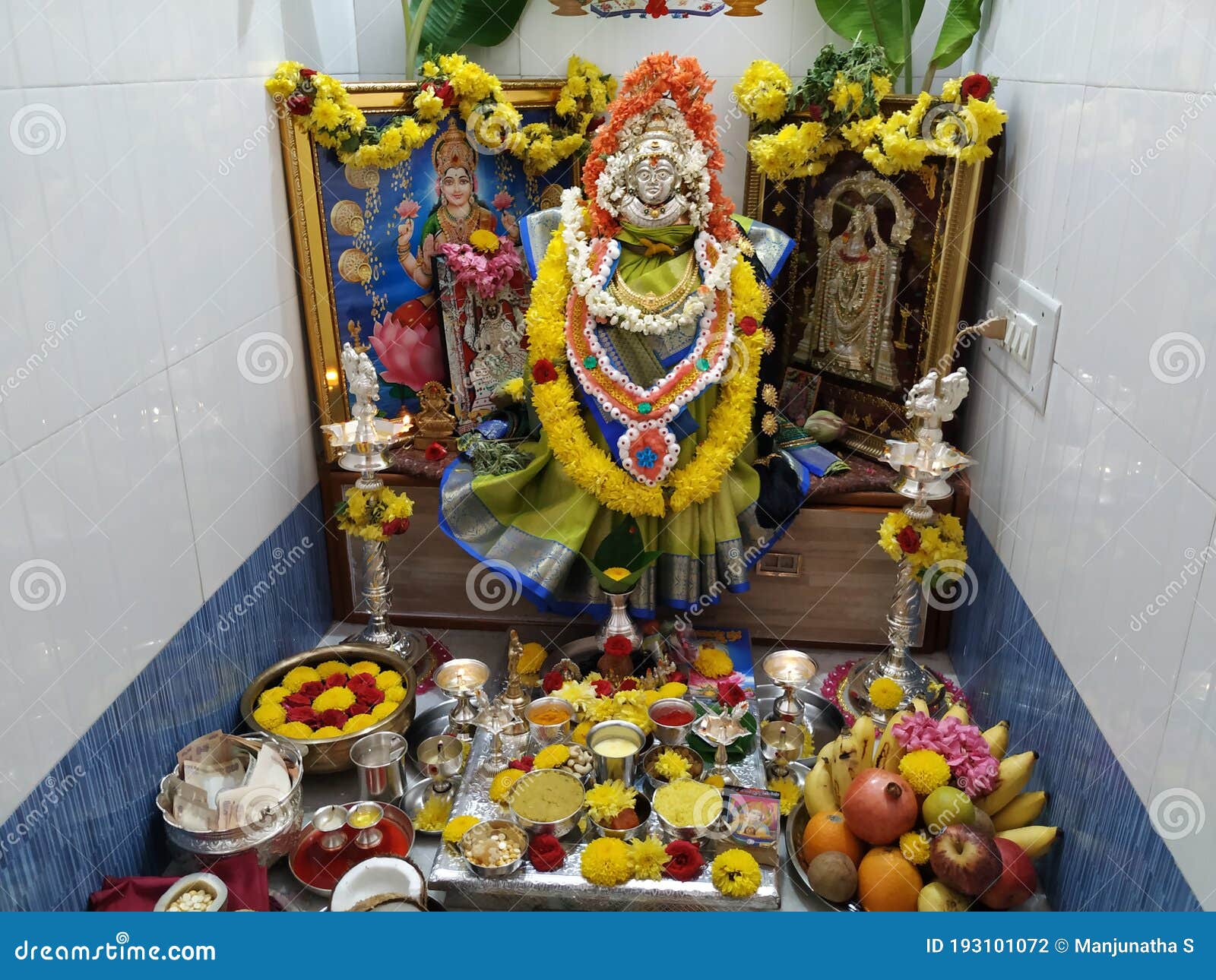 Closeup of Goddess Lakshmi Statue Decoration during Festival of Vara  Mahalakshmi Vrata. Its Festival To Propitiate the Goddess Editorial  Photography - Image of face, gods: 193101072