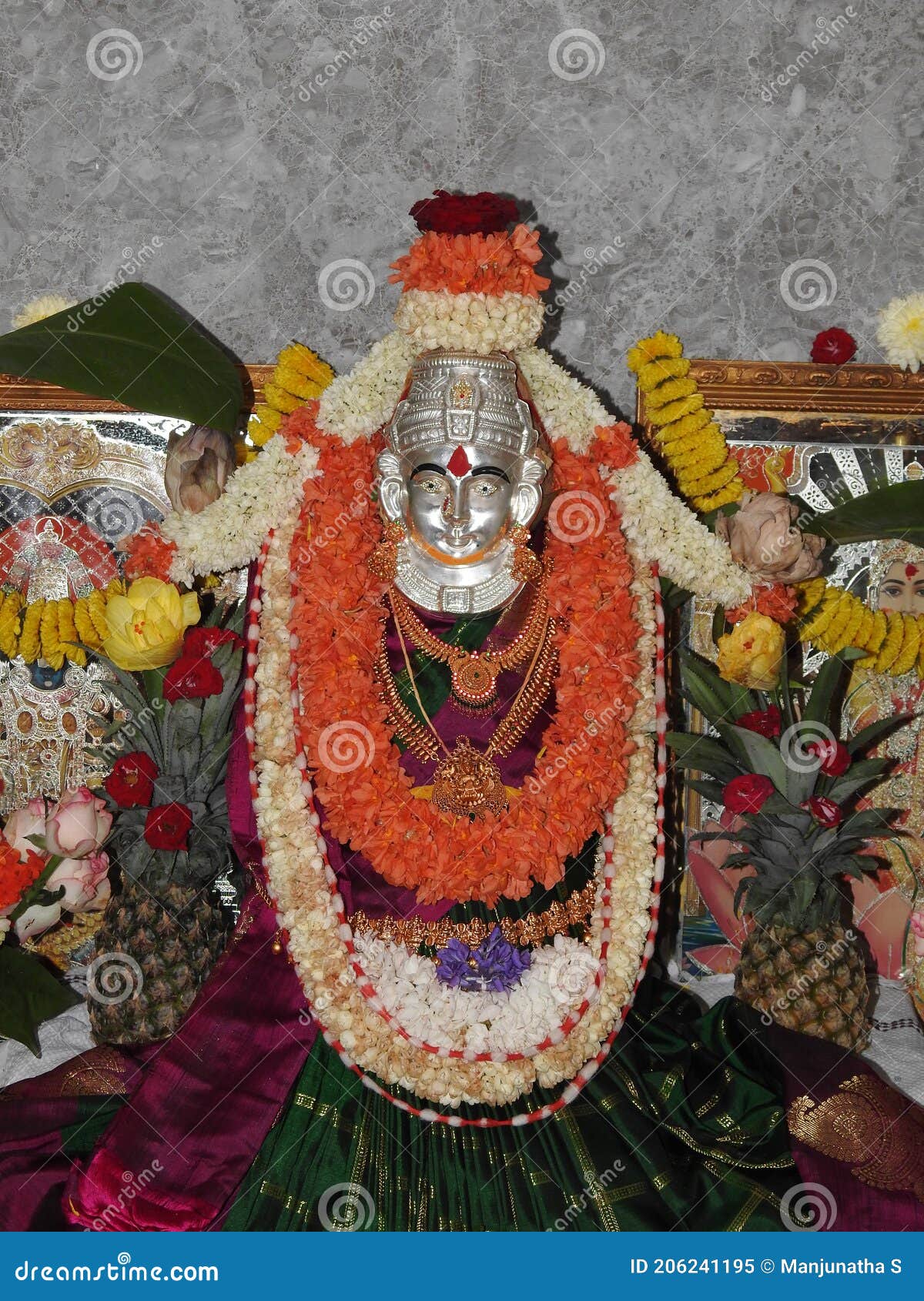 Goddess Lakshmi Statue Decoration Using Flower and Gold Jewellery during  Festival of Vara Mahalakshmi Festival. Varalakshmi Vratam Stock Image -  Image of hindu, celebration: 206241195