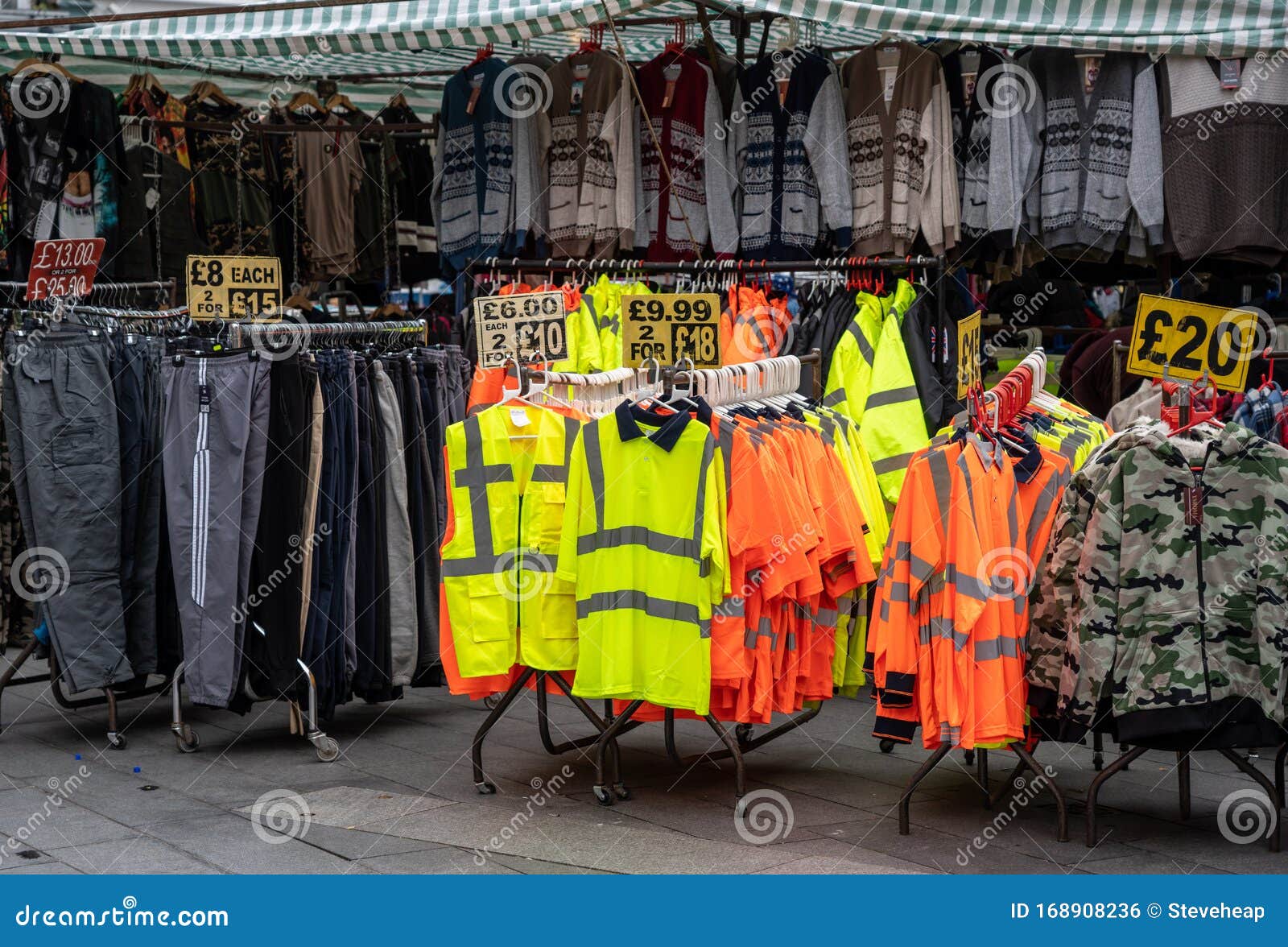 Goedkope Op Woolwich-markt in Oost-Londen Redactionele Foto - Image brits: 168908236