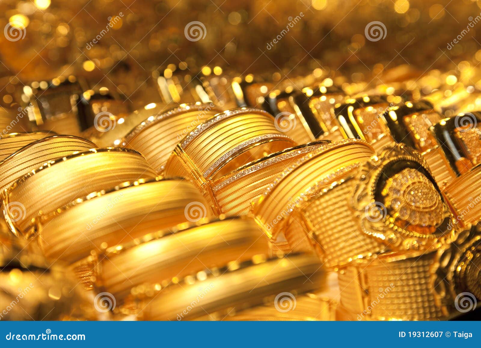 Gold Jewelry Background / Soft Selective Focus Stock Image - Image of  jewelry, fashion: 19312607
