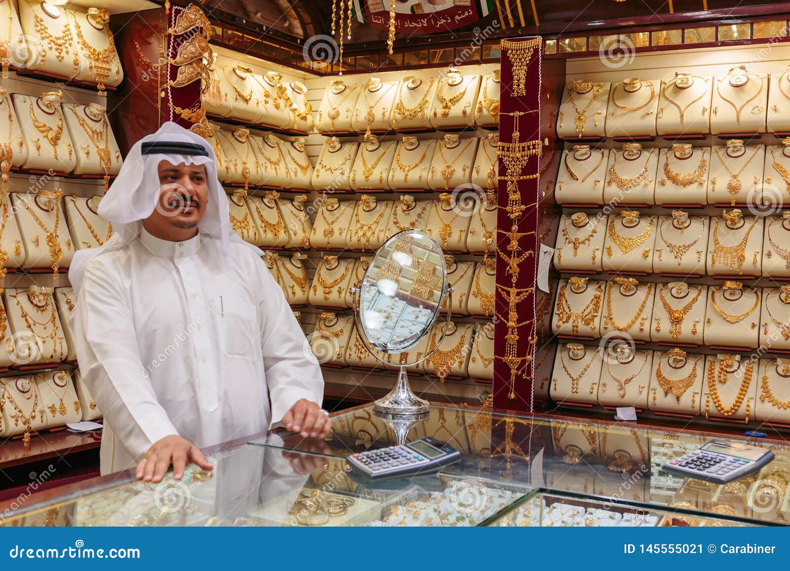Разговор арабское золото. Gold Souk Dubai. Золотой базар в Дубае. Рынок золота Дубай Дейра. Дешевое золото в Дубае.
