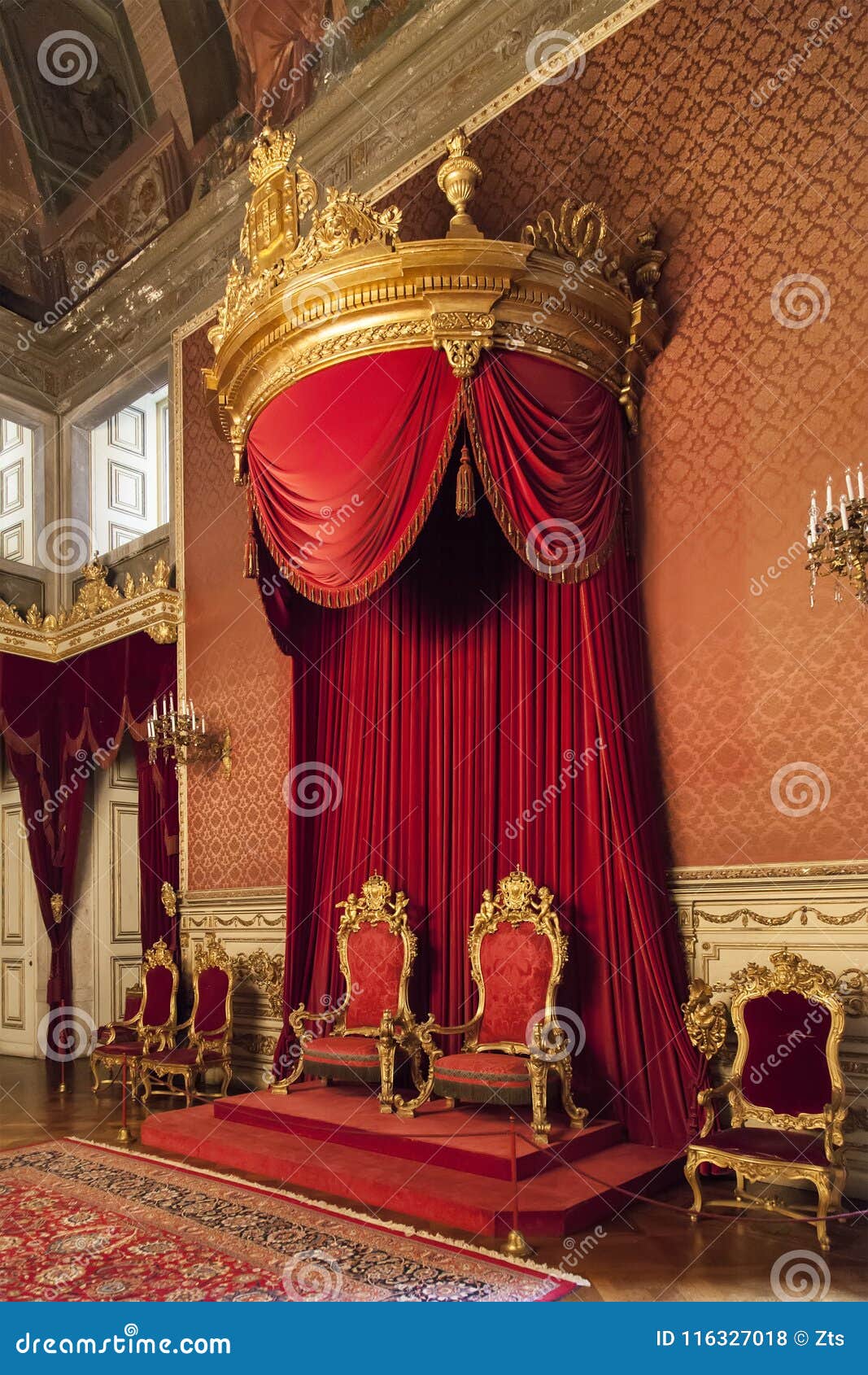 king throne room