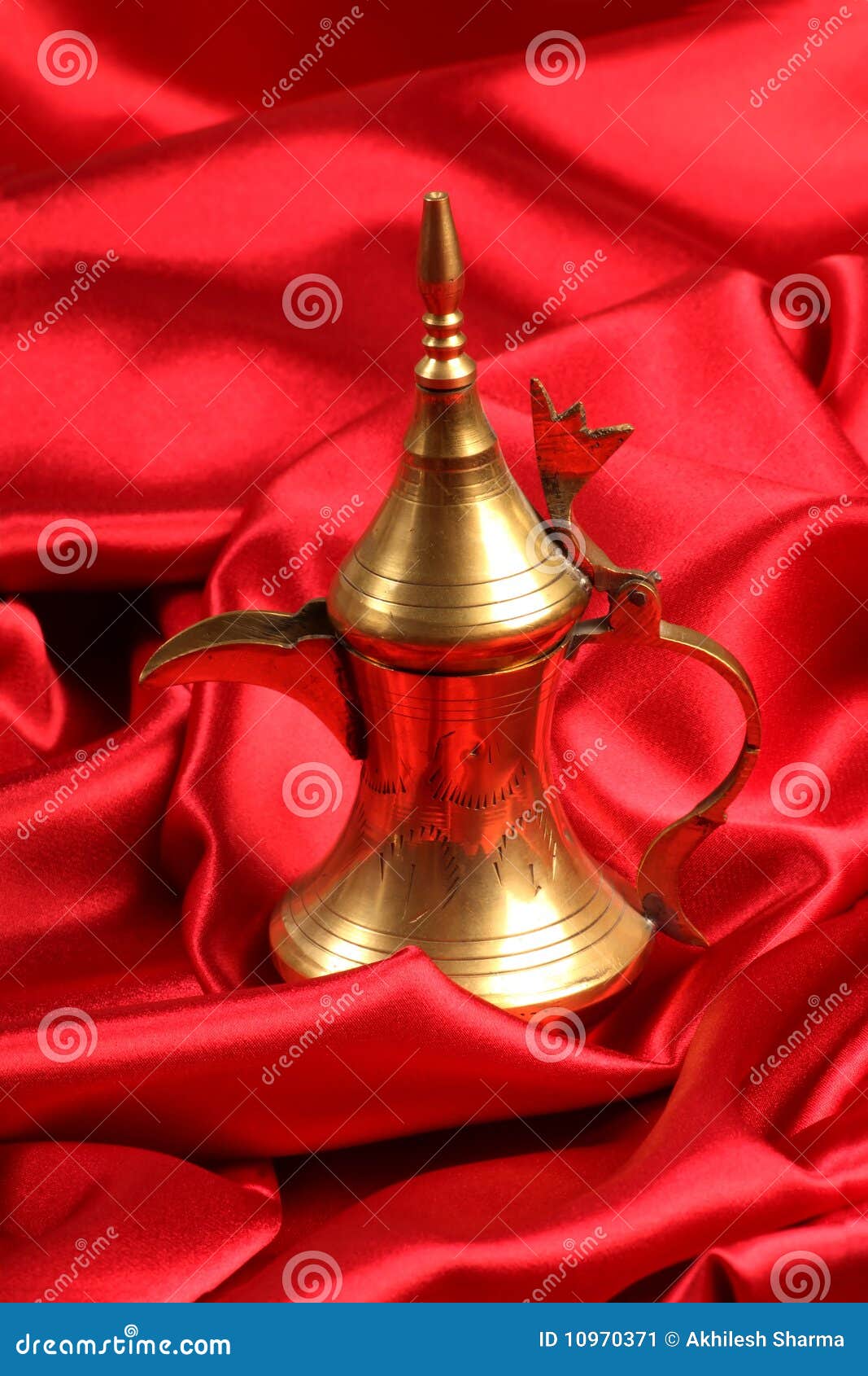 Golden Arabic Coffee / Tea Pot Stock Image Image of hospitality, tradition 10970371