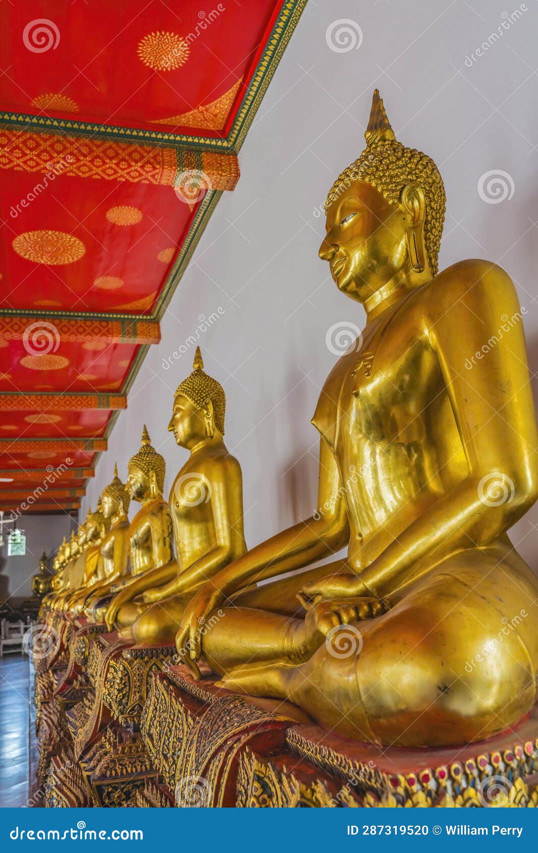 golden buddhas line phra rabiang wat pho bangkok thailand