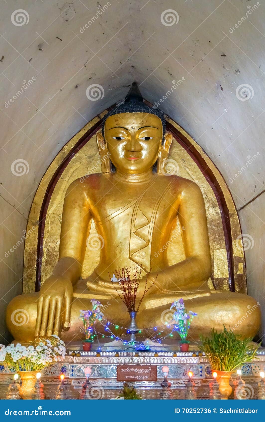 golden burma buddha altar maha bodhi temple bagan