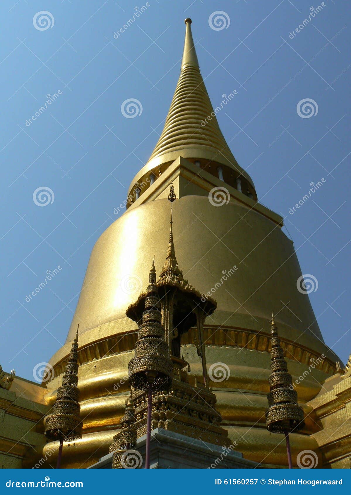 golden chedi, wat phra keaw temple, bangkok, thailand