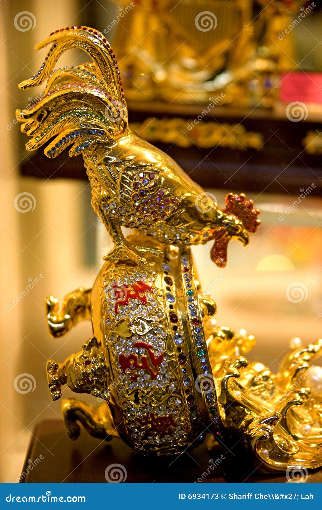 Golden Chinese Ornaments stock image. Image of statues 6934173