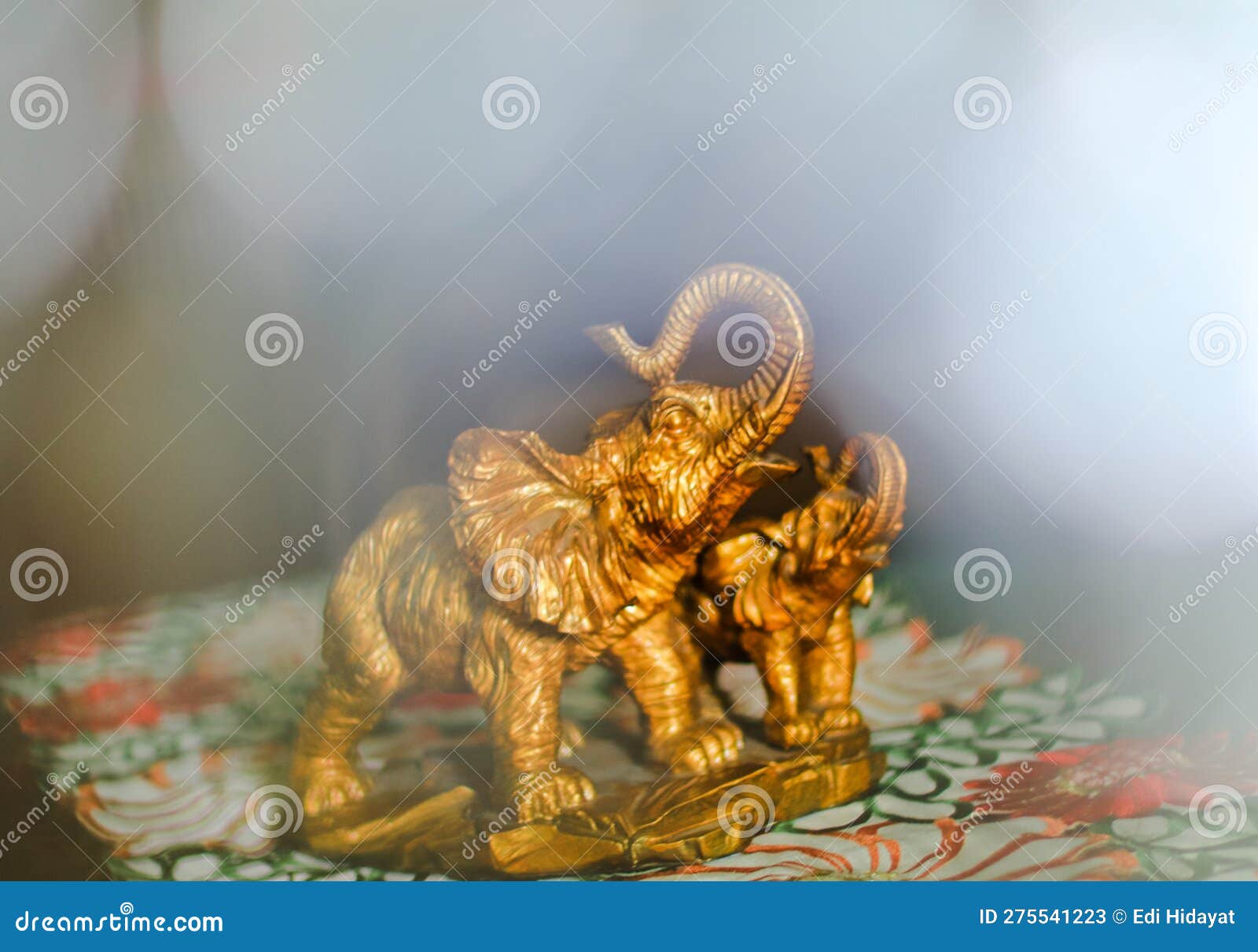 Golden elephant replica stock image. Image of gajah - 275541223