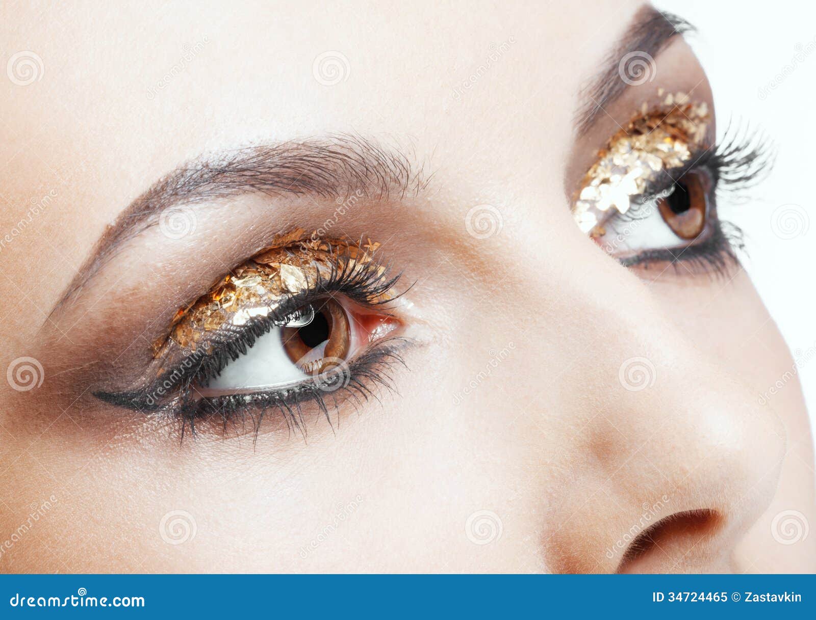 makeup golden  Golden eye makeup, Gold eye makeup, Eye makeup