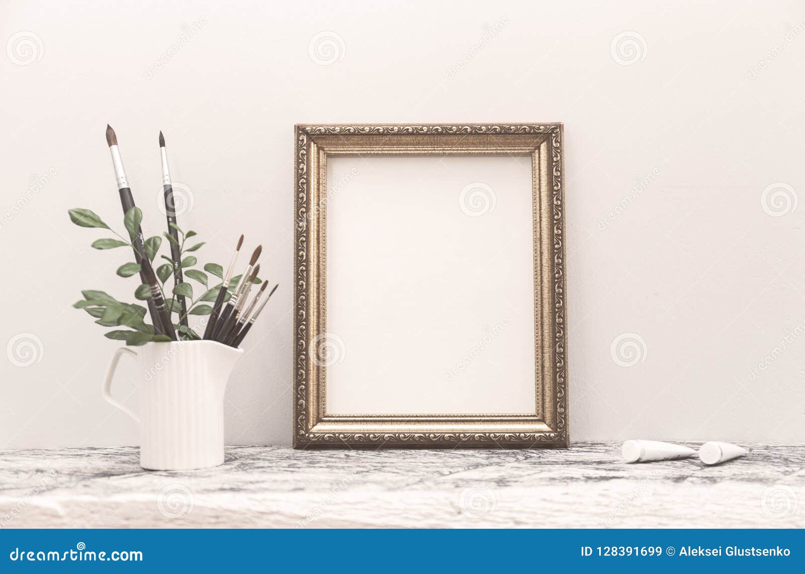 763 Vase Brushes Stock Photos - Free & Royalty-Free Stock Photos from  Dreamstime