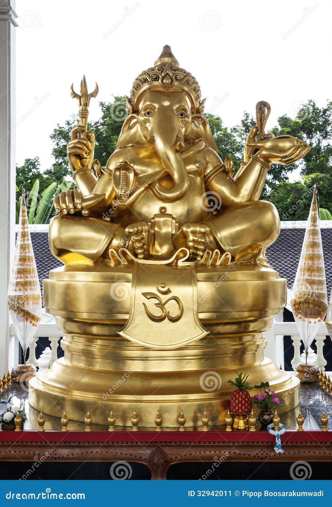 Golden Ganesha (Ganesh, Ganapati) Statue. Stock Image - Image of ...