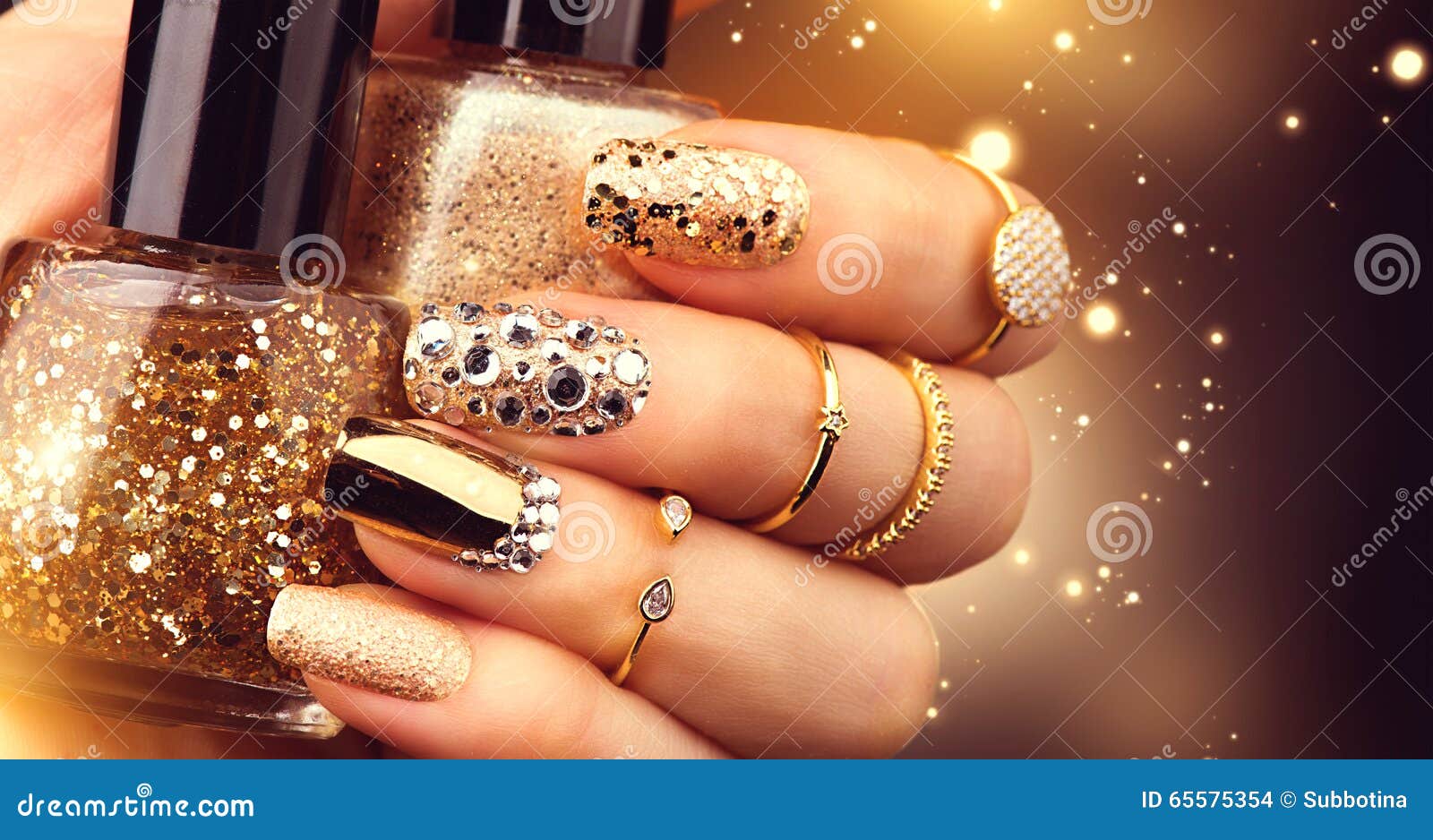The 30 hottest Christmas and holiday nails to try in 2023 | Fashion news