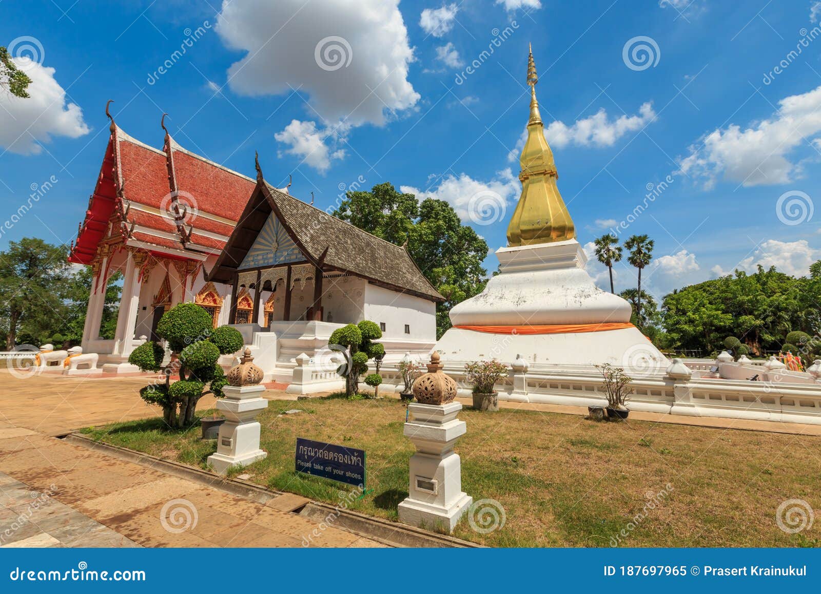 golden pagoda in phra that kham kaen, khon kaen, thailand