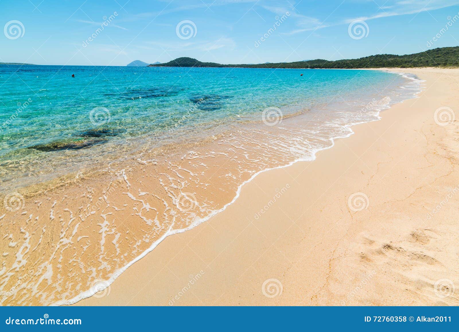 golden sand in liscia ruja beach