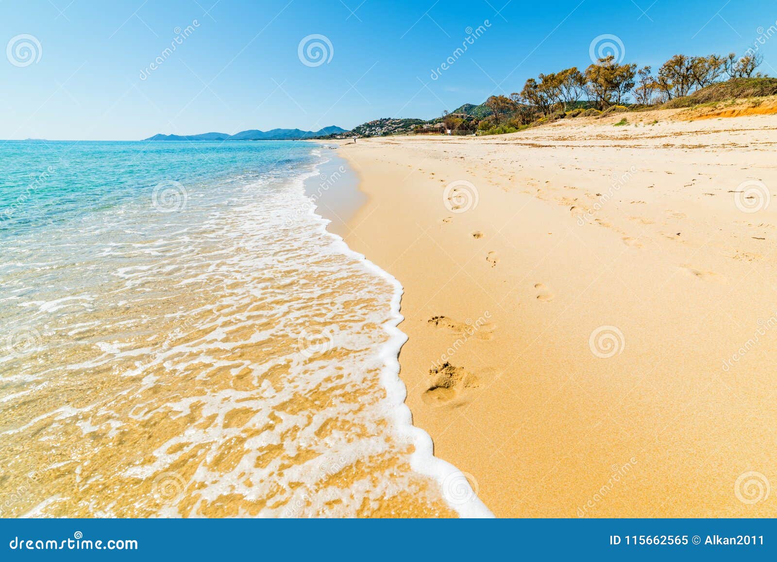 golden shore and turquoise water in piscina rei