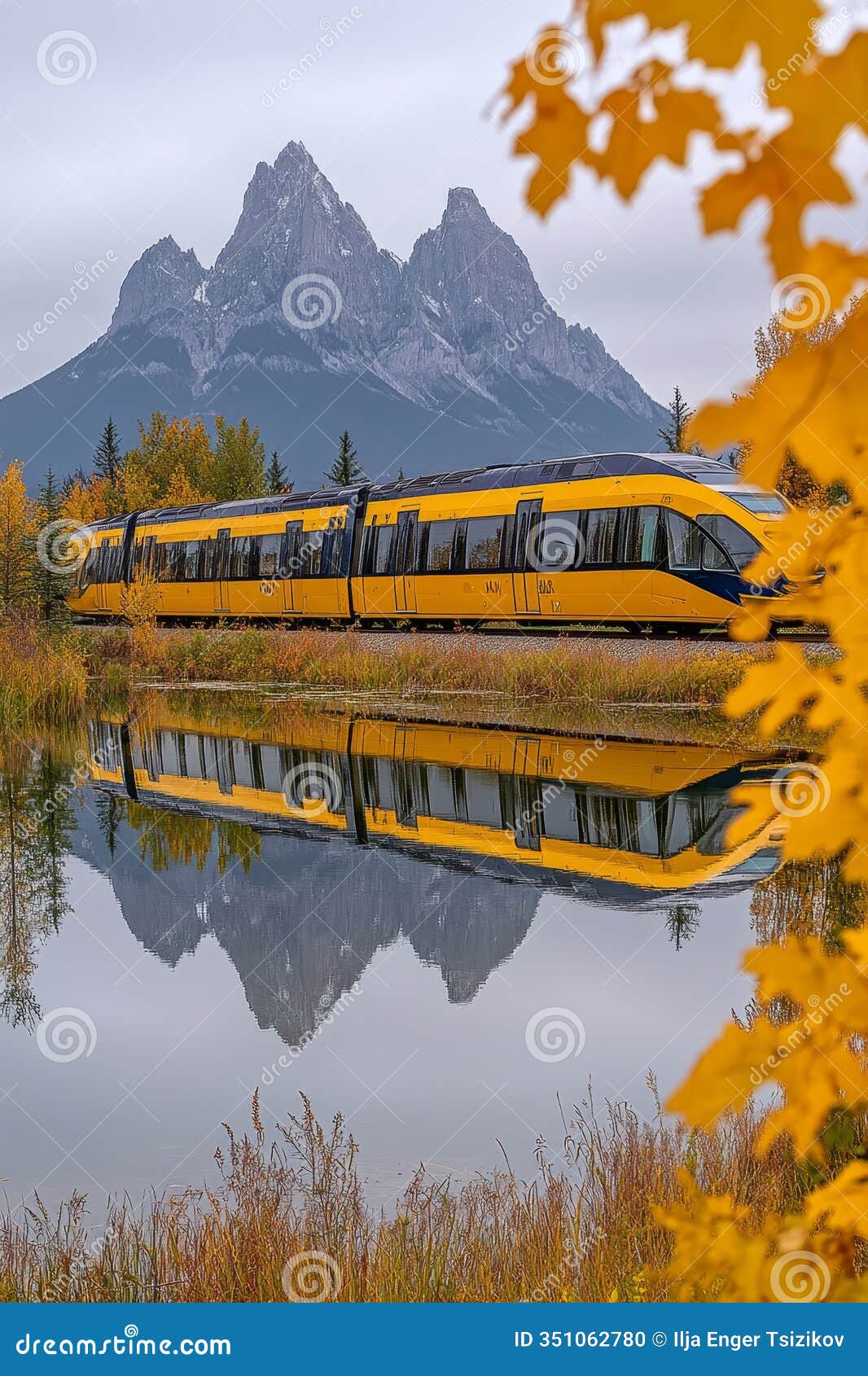 golden-train-journey-autumn- golden-train-journey-autumn-