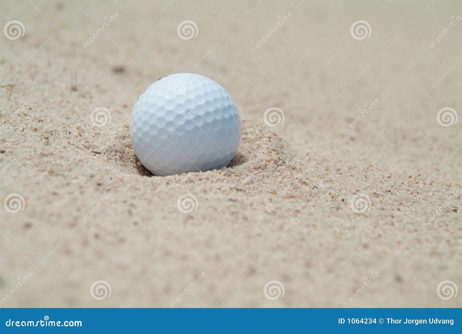 golf-ball in bunker