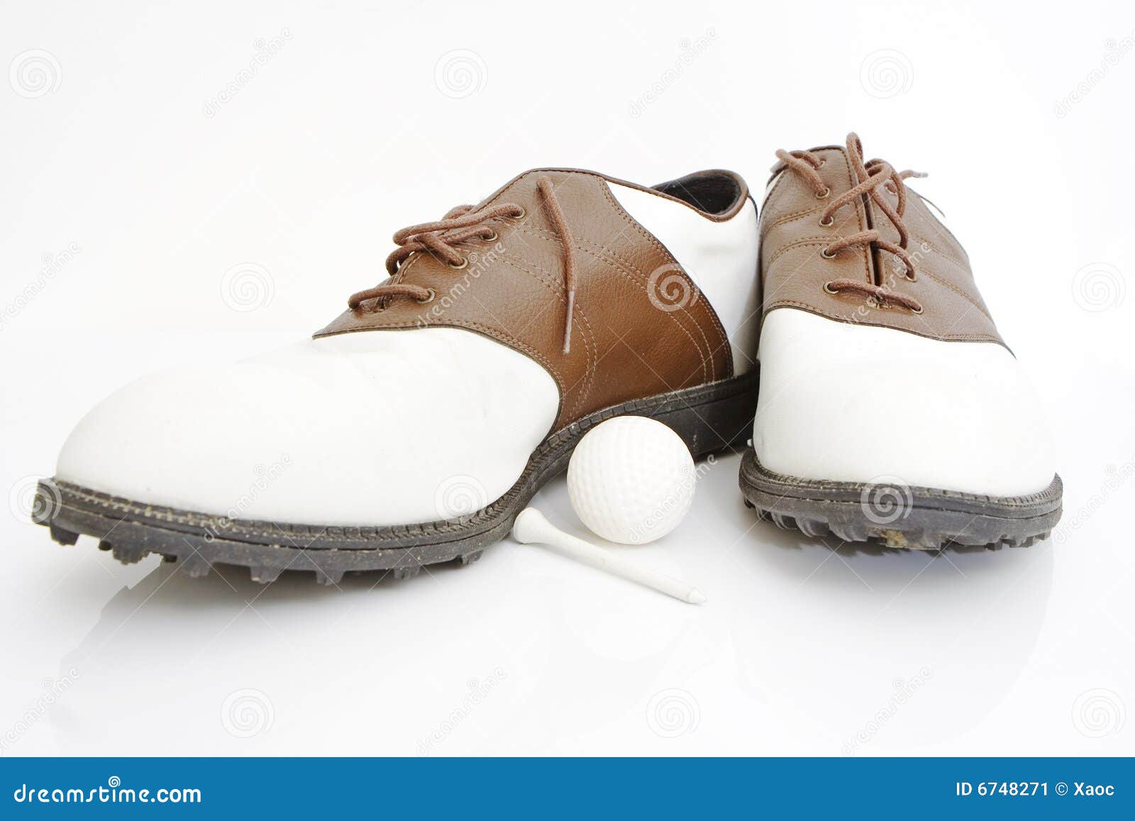 Golf shoes ball and tee stock image. Image of accessories 6748271