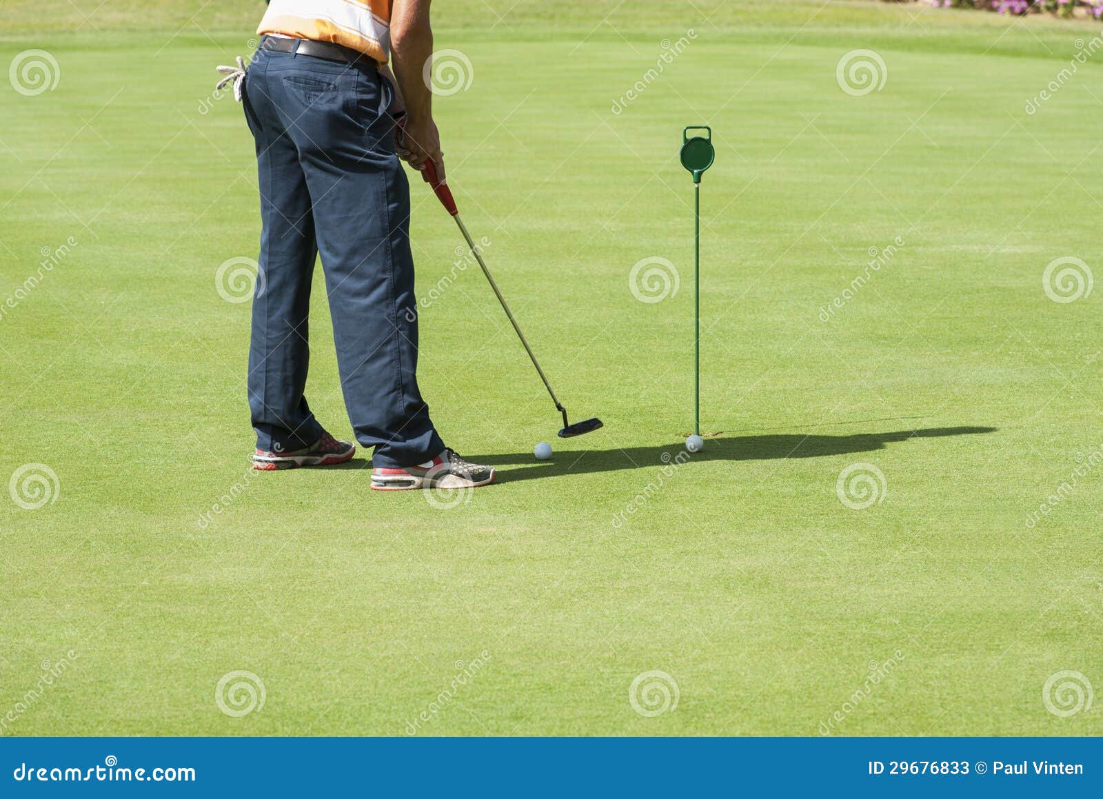 Golfer practising putting stock image. Image of green 29676833