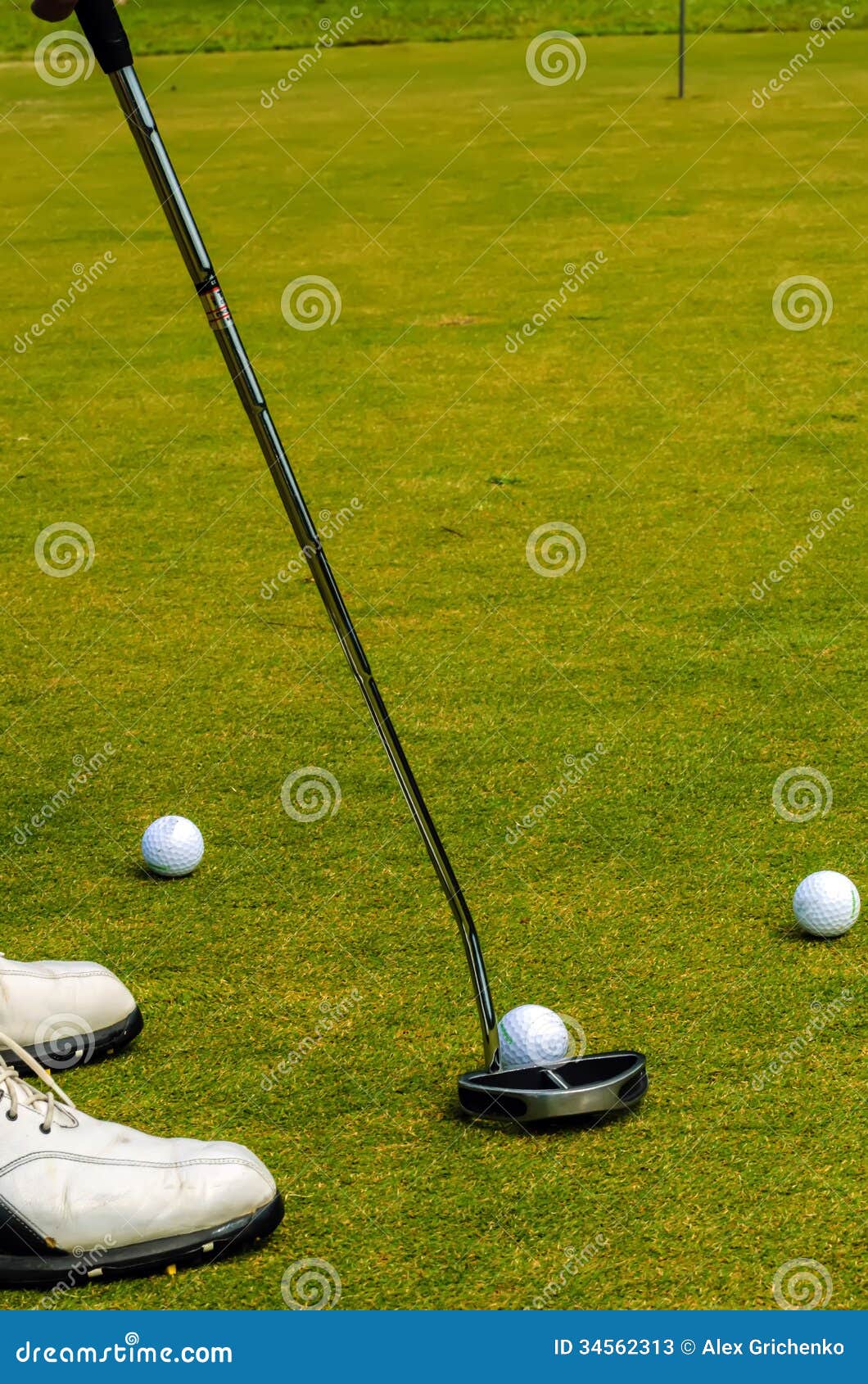 How To Putt A Golf Ball