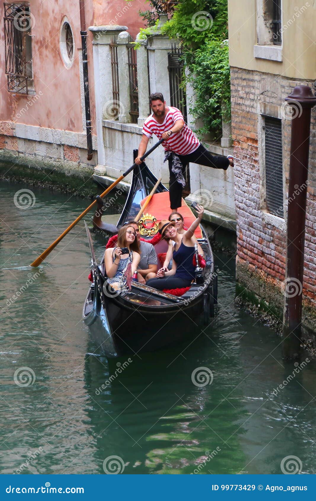 Gondola tour editorial stock image. Image of gondoliere 99773429