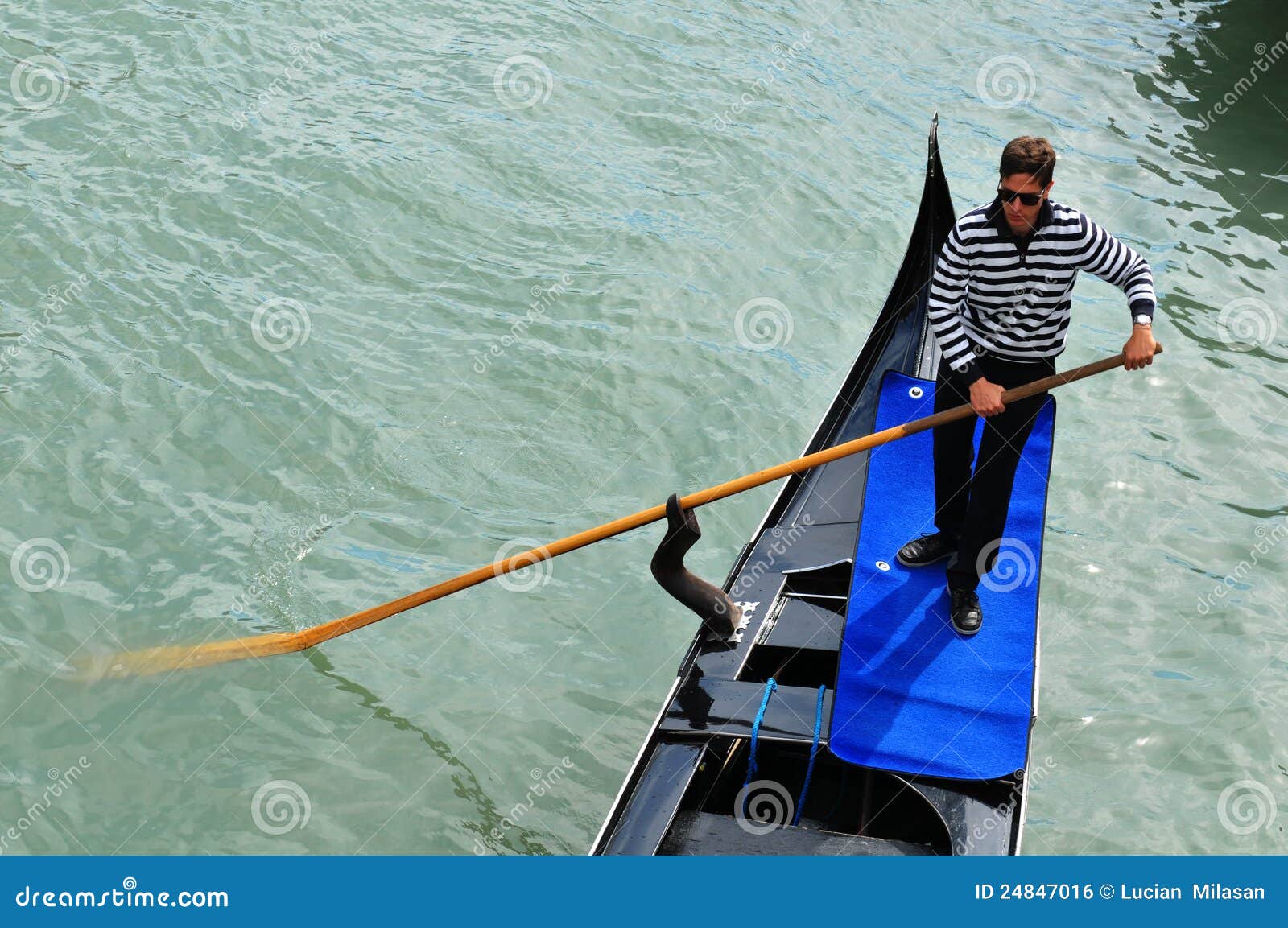 Gondolier editorial photo. Image of tourism, traditional 24847016