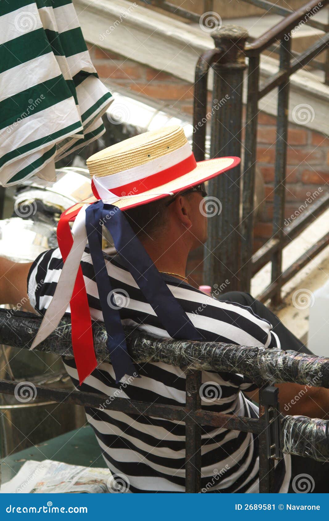Gondolier editorial photo. Image of white, relaxing, uniform 2689581