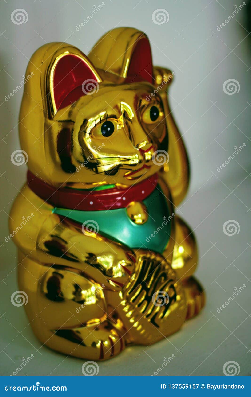 Good luck cat statue editorial photography. Image of chinese 137559157