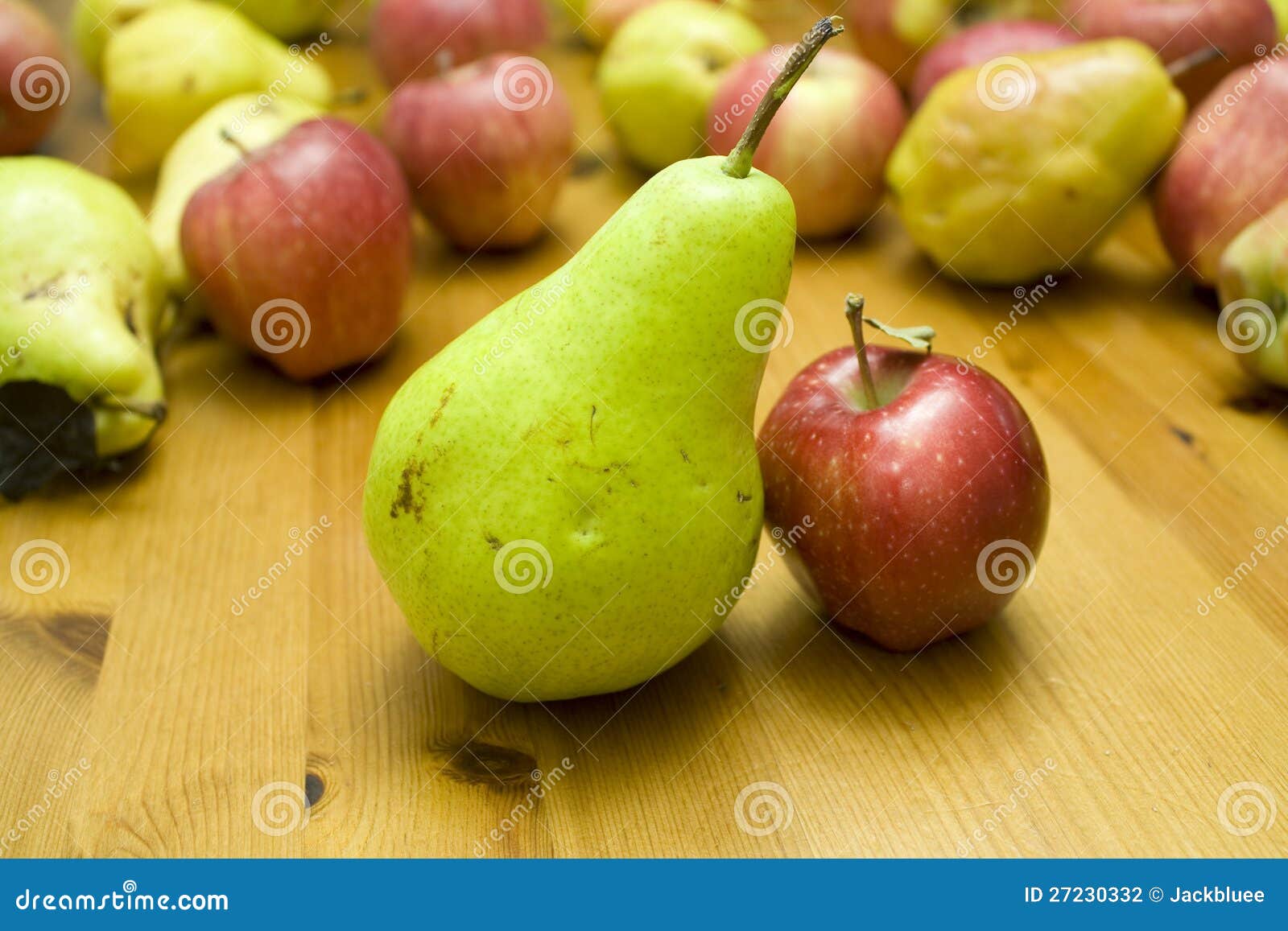 Big Small Apple Stock Illustrations – 486 Big Small Apple Stock